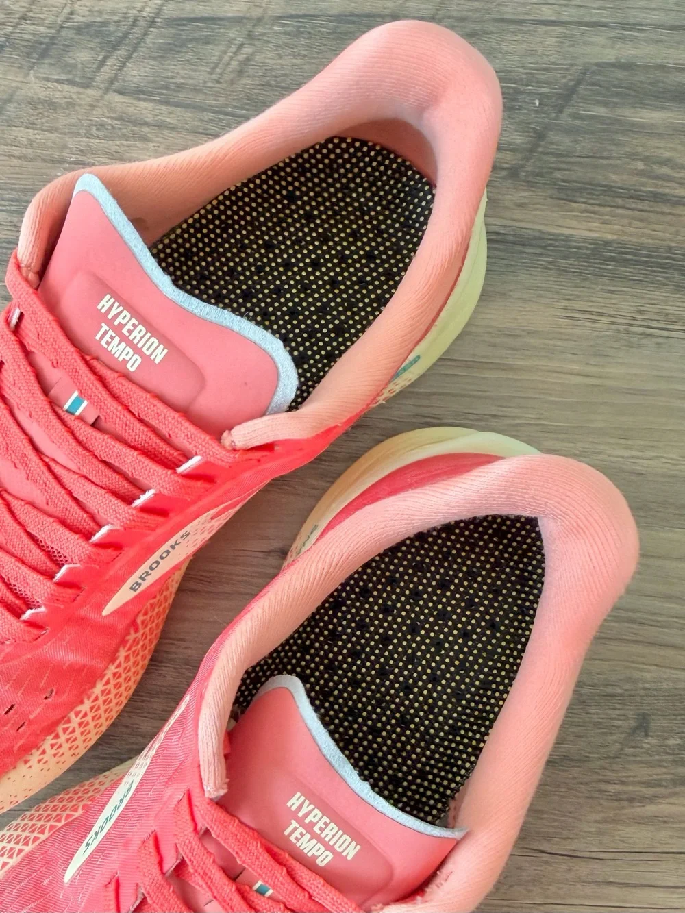 Brooks Women’s Hyperion Tempo in Hot Coral/Flan/Yellow (Size: 8.5-B) Great Cond!